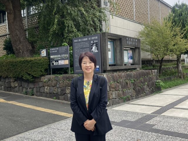 決算特別委員会視察　県立図書館収蔵館と（綾瀬児相）